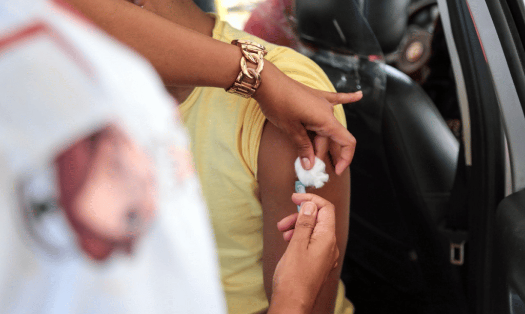 Vacinação contra Covid-19 segue em esquema Liberou Geral da 1ª à 4ª dose em Salvador
