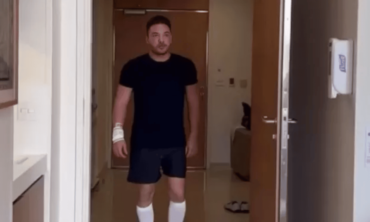 Em recuperação, Wesley Safadão aparece andando após cirurgia: 'Cada dia melhor'