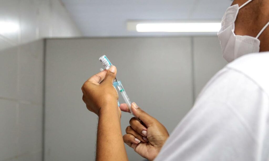 Vacinação contra Covid-19 segue na quarta-feira (3) em Salvador; confira postos