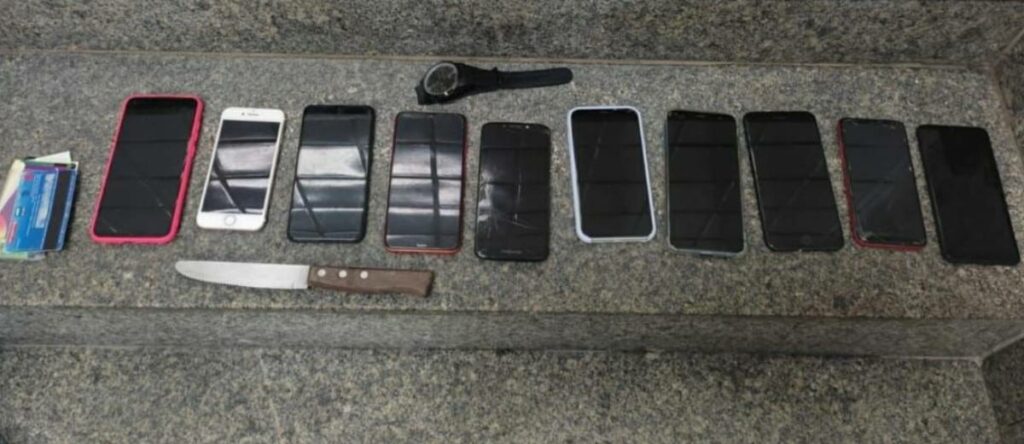 Suspeito de assaltos é preso com dez celulares após perseguição policial na Avenida ACM