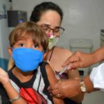 Lauro de Freitas inicia vacinação contra Covid-19 de crianças entre 6 meses e 3 anos nesta terça-feira; veja esquema