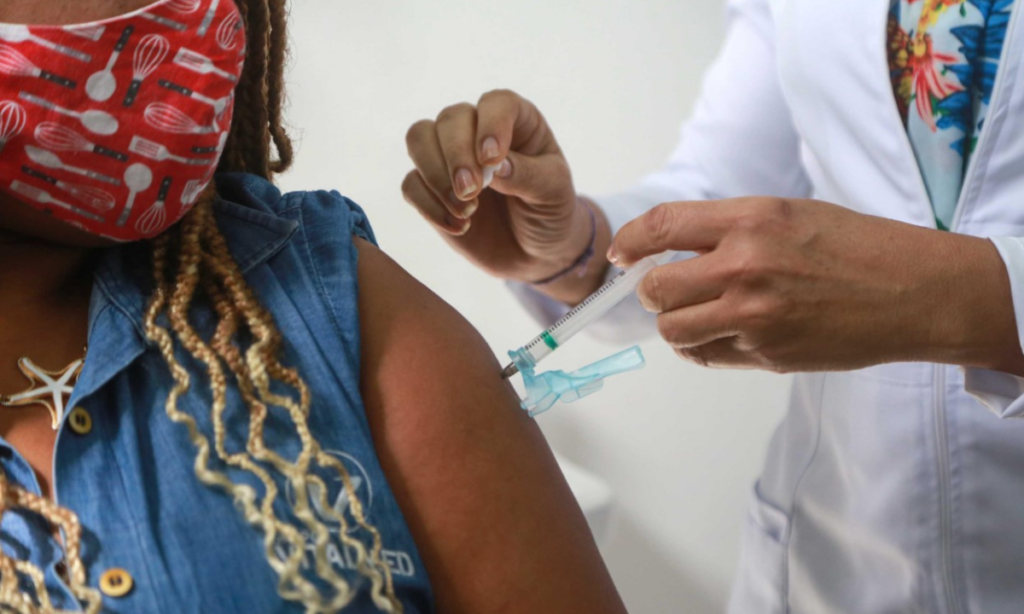 Vacinação contra Covid-19 em Salvador segue em esquema Liberou Geral para todas as doses