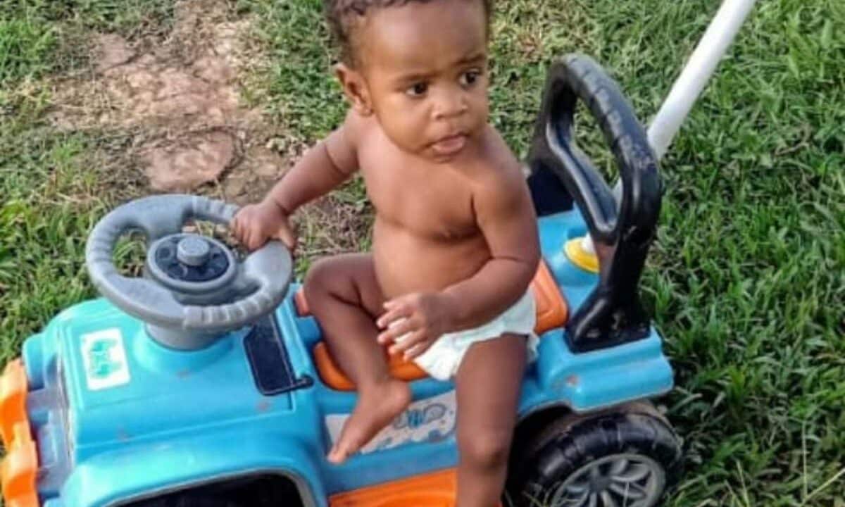 Criança de 1 ano e 3 meses morre após se afogar dentro de balde com água na Bahia