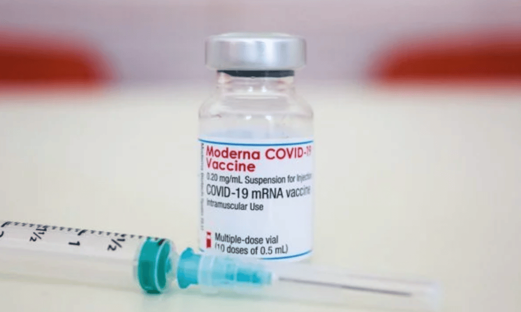 Covid-19: Reino Unido aprova 1° vacina adaptada para Ômicron