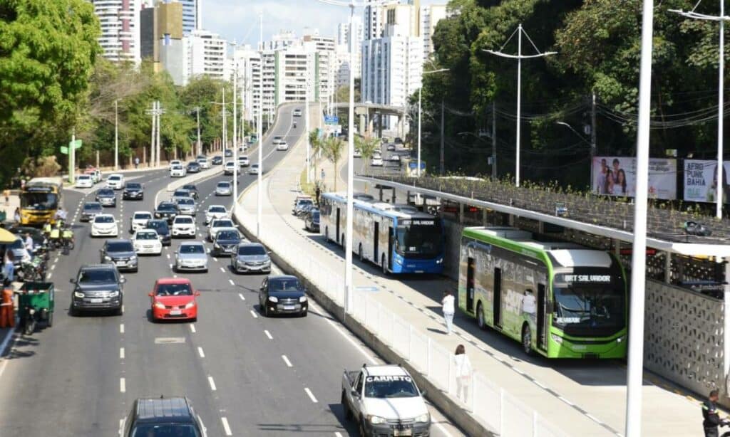 Sete linhas de ônibus deixam de rodar na Av. ACM com chegada do BRT; confira mudanças