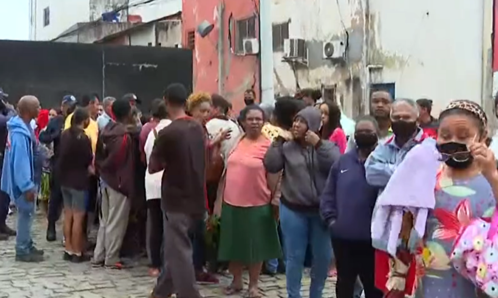 Beneficiários do CadÚnico formam enormes filas em cidade da Região Metropolitana de Salvador