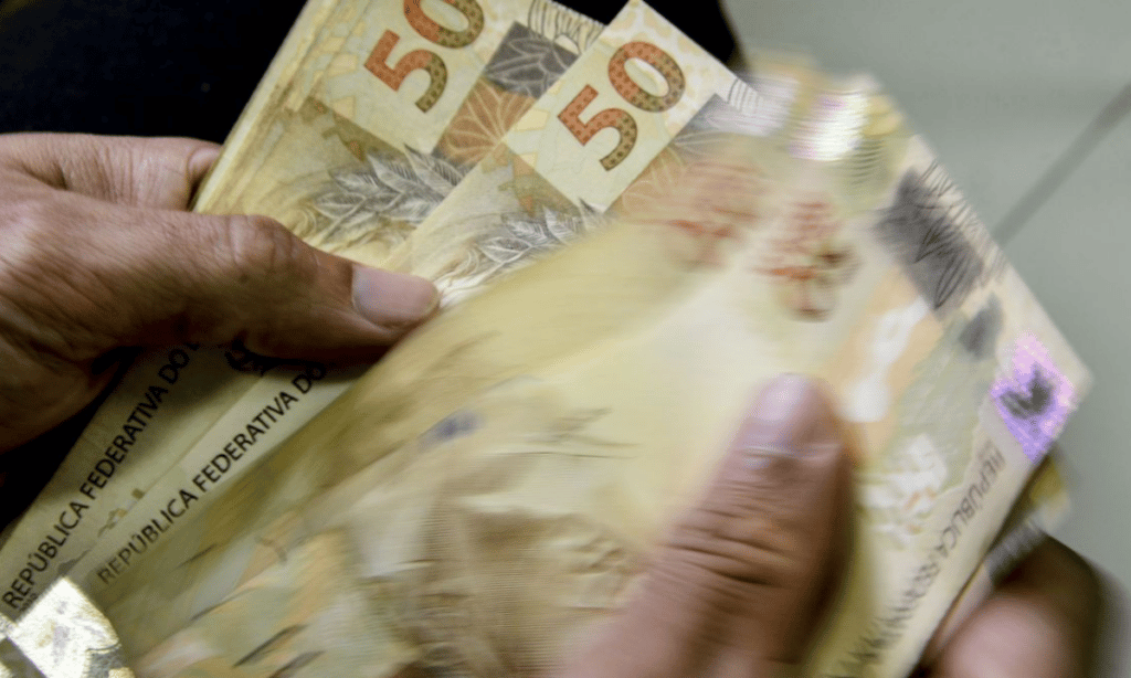Pagamento do 13º salário deve injetar R$10,5 bilhões na economia baiana, diz Dieese