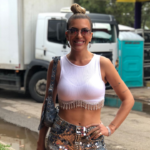 Lore Improta vota em Salvador e fala sobre viagem de trabalho: 'Maior tempo que eu vou ficar longe de Liz'