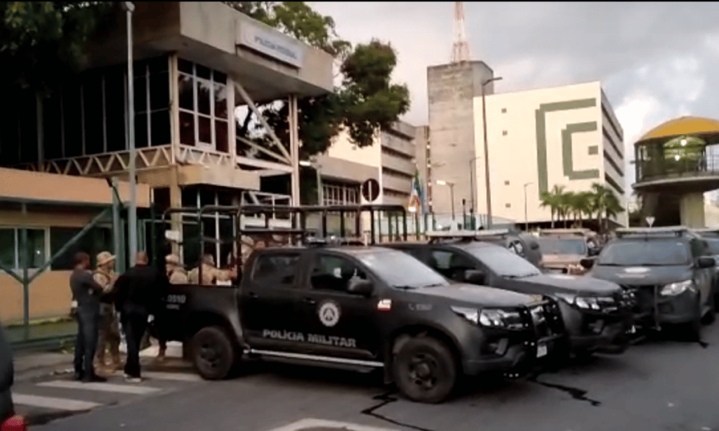 Polícias Federal e Militar fazem operação contra quadrilha especializada em roubos a instituições financeiras e comércios na Bahia