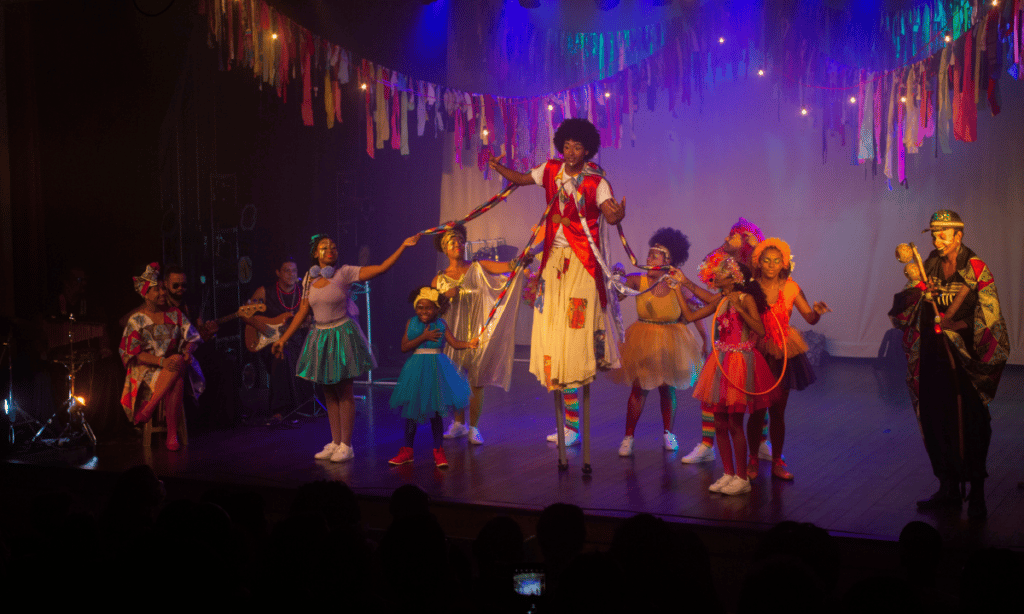 ‘A Casa Encantada’ mergulha no universo do circo e das culturas de infância