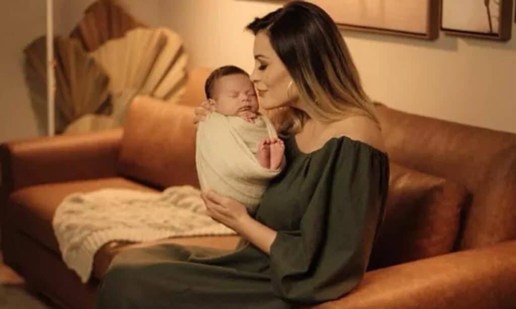 ‘Coração aliviado’, diz Andressa Urach após reencontrar filho de cinco meses