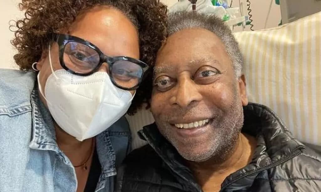 Filha de Pelé chega ao Brasil para acompanhar pai em hospital: ‘Gratidão’