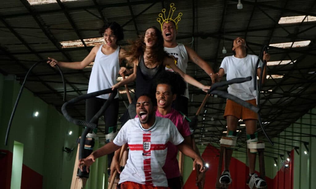 Espetáculo ‘Akonis da Península’ é apresentado nas praias da Cidade Baixa de Salvador