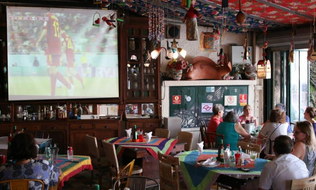 Movimento em bares e restaurantes deve crescer 30% na Copa