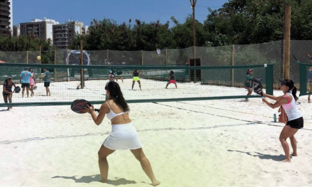 Beach Tennis School abre inscrições para treinamento de futevôlei
