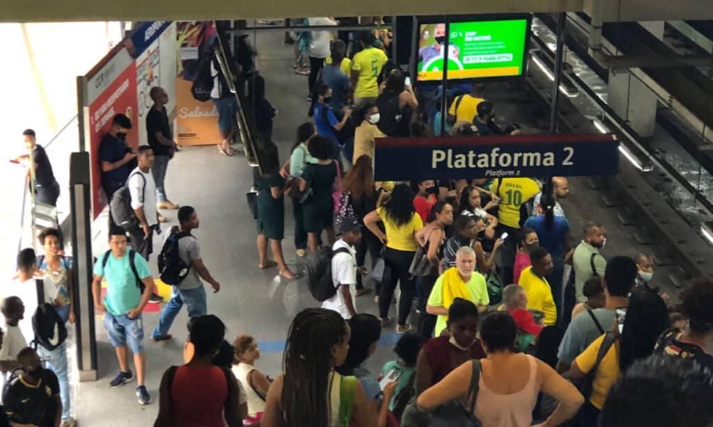 Metrô de Salvador tem lentidão após furto de cabos e passageiros relatam transtornos: ‘Caos’