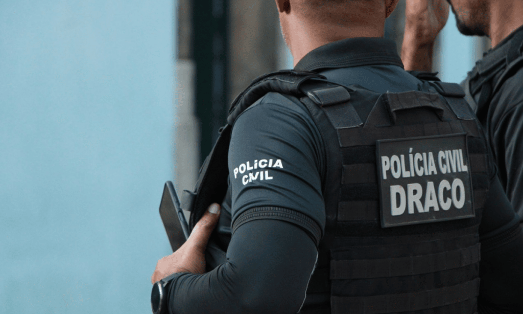 Homem é preso em flagrante por invadir uma casa e fazer mulher de refém em Salvador
