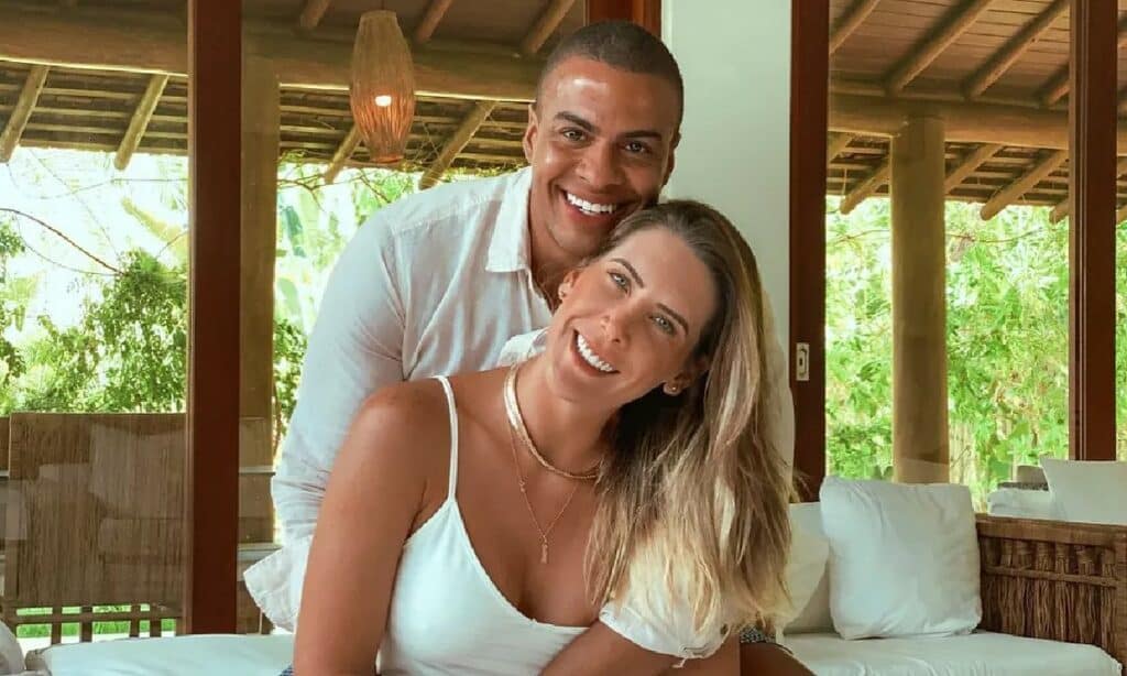 Apresentador do ‘É de Casa’, Thiago Oliveira anuncia quer será pai: ‘Ansioso’