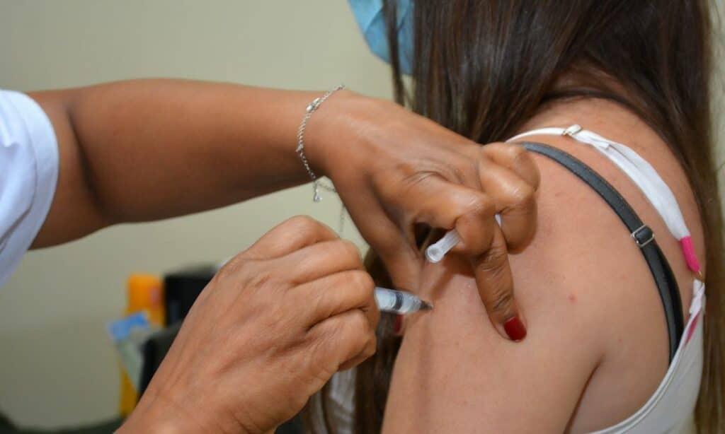 Covid-19: vacinação prossegue em Salvador na sexta (9); serviço estará disponível apenas pela manhã