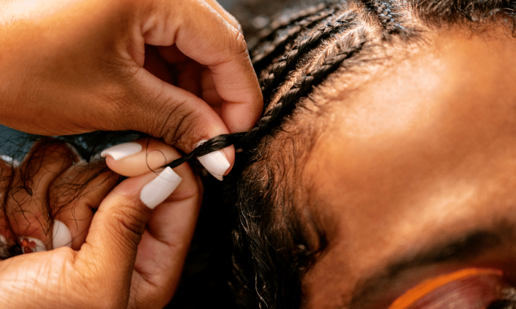 Anvisa alerta sobre uso de produtos para trançar cabelos