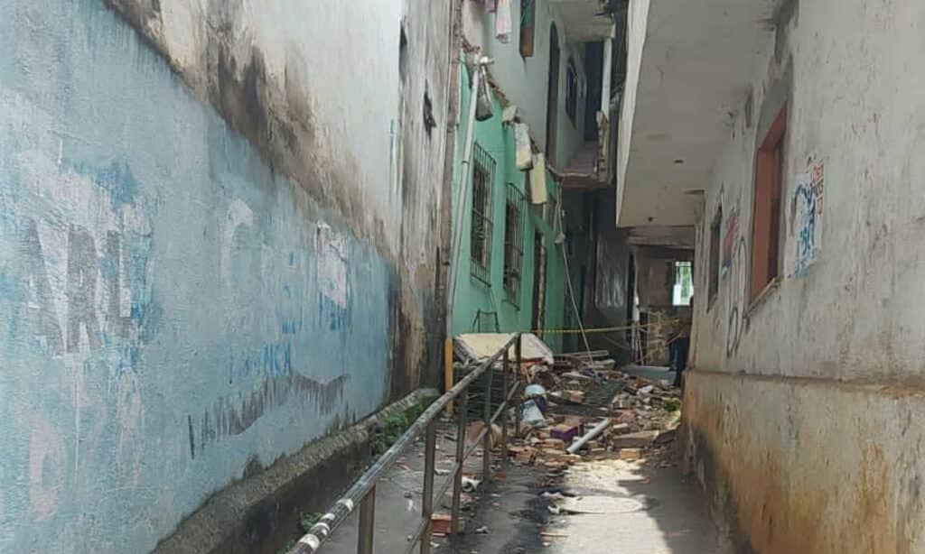 Morre idoso atingido por marquise de concreto após desabamento de varanda em Salvador
