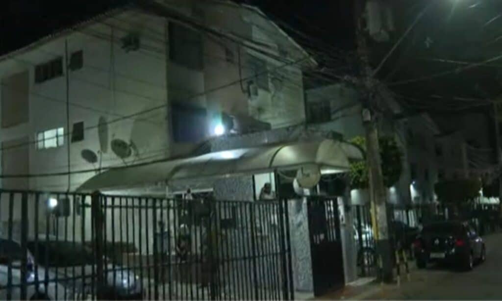 Apartamento de estudantes pega fogo no bairro de Ondina, em Salvador