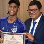 Luva de Pedreiro recebe título de cidadão benemérito na cidade que nasceu na Bahia
