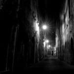 Metade dos brasileiros se sente insegura para andar sozinha à noite