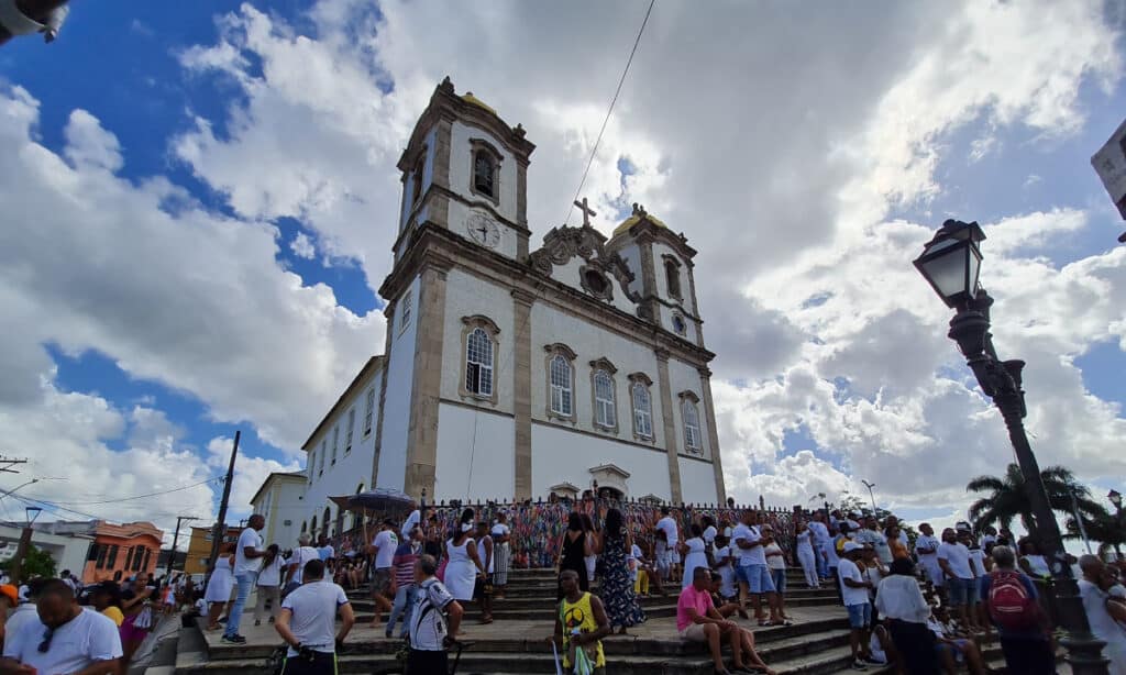 Baianos e turistas lotam Igreja do Bonfim na ‘Sexta-feira da Gratidão’
