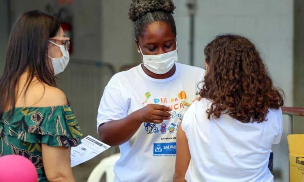 Mais de 217 mil crianças em Salvador estão com vacina contra Covid-19 em atraso