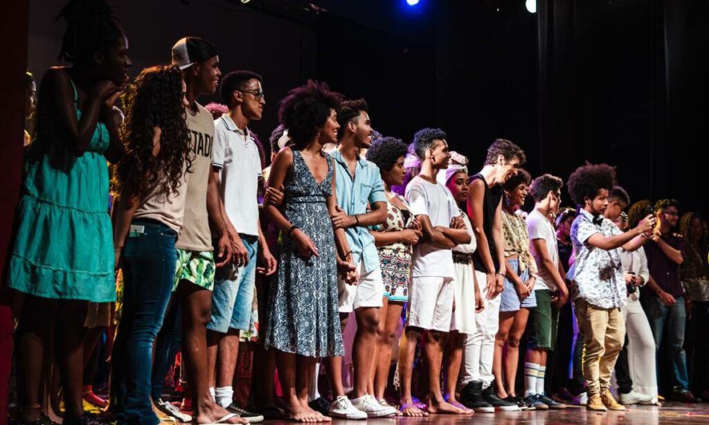 Teatroescola oferece cursos artísticos para jovens afrodescendentes e indígenas; saiba como se inscrever