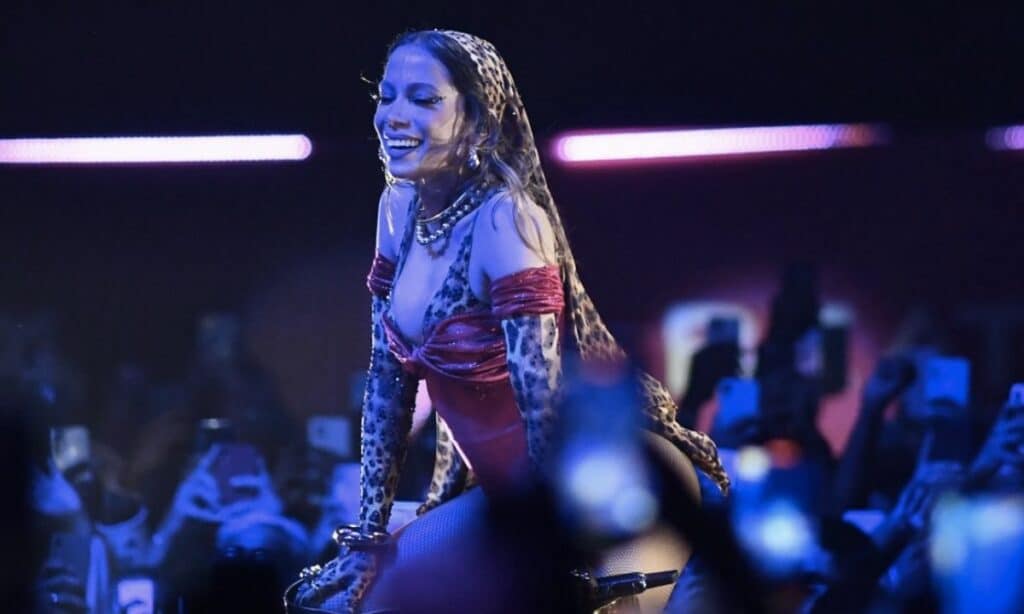 Anitta transforma primeira festa do ‘BBB 23’ em ensaio de carnaval nesta quarta-feira (18)