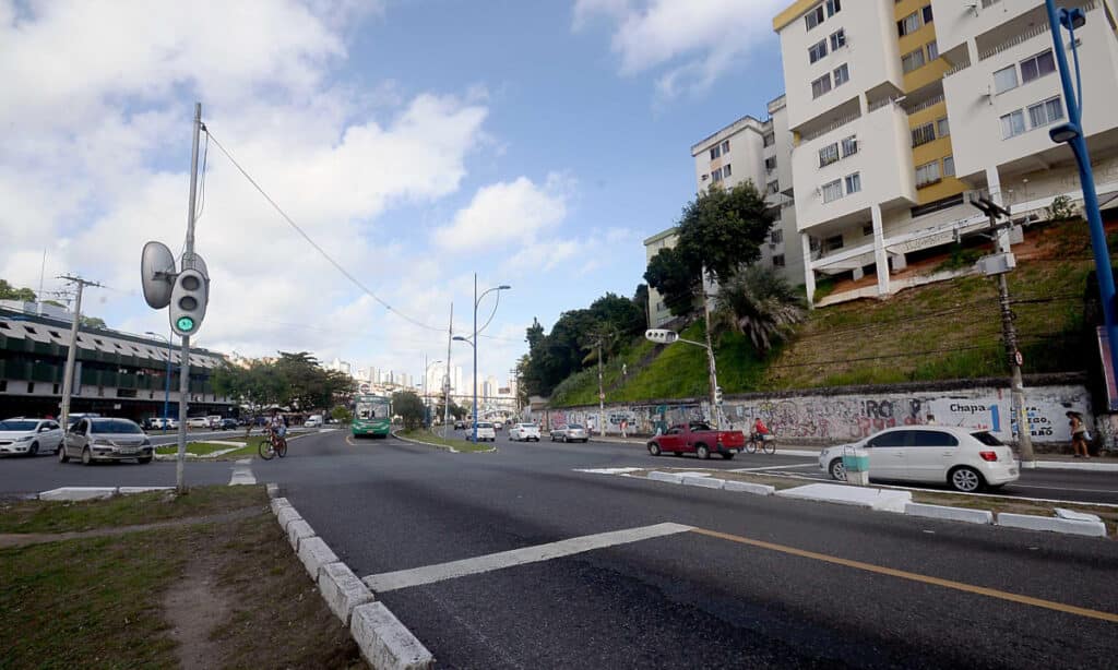 Faixa de ônibus da Avenida Vasco da Gama é bloqueada para obras do BRT; confira linhas afetadas