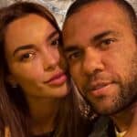 Esposa de Daniel Alves deleta fotos com o jogador