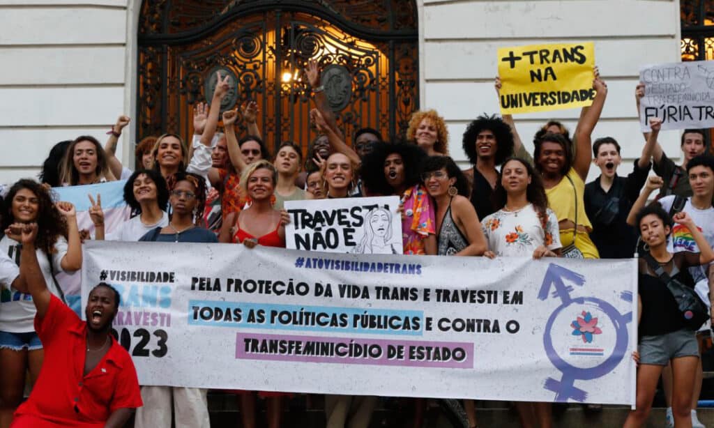 Visibilidade trans: ato reúne manifestantes no centro do Rio