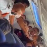 Briga entre passageiros faz voo da Gol atrasar uma hora em Salvador; envolvidos são retirados do avião