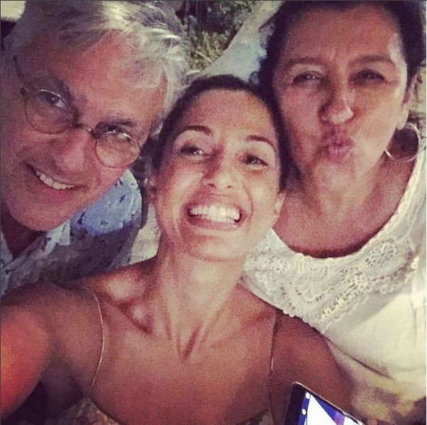 Camila Pintanga faz selfie com Caetano Veloso e Regina Casé na Bahia (Foto: Reprodução do Instagram)