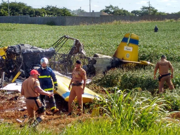 Avião caiu por volta das 17h, próximo a Londrina (Foto: Sandoval Peron/Arquivo pessoal)