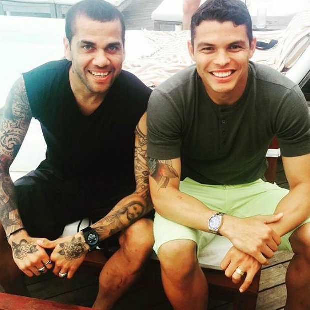 Daniel Alves apoia Thiago Silva