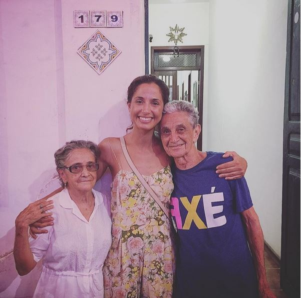 Camila Pitanga com Clara e Rodrigo Velloso, tios de Caetano Velossoe Mâria Bethânia (Foto: Reprodução do Instagram)