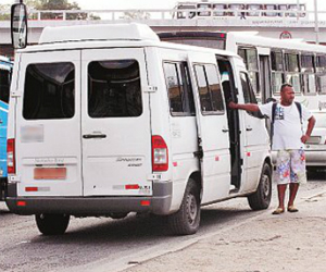 Prefeitura apreende veículo por transporte clandestino de passageiros no  aeroporto