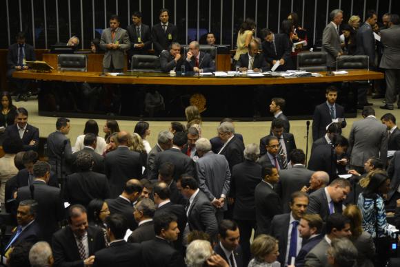 Plenário da Câmara dos Deputados durante sessão de votação da reforma política (Fabio Rodrigues Pozzebom/Agência Brasil)