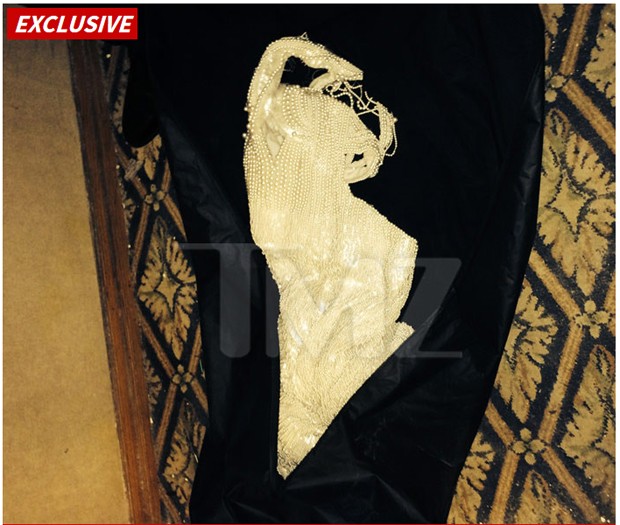 Imagem do site TMZ mostra suposto vestido de Lupita Nyong'o (Foto: Reprodução / TMZ)